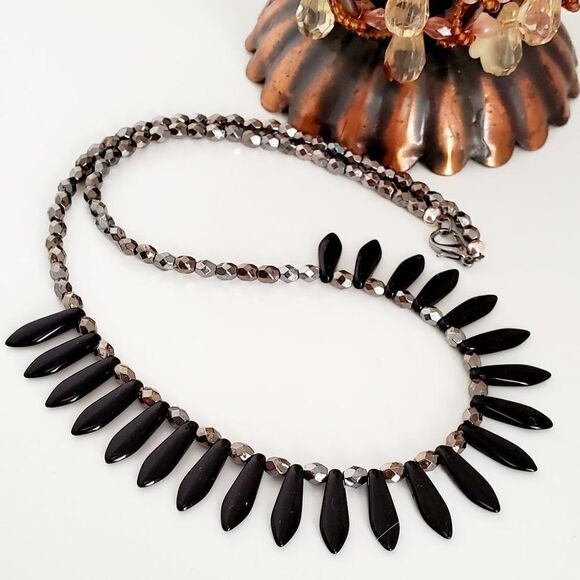 Black dagger necklace! Handmade (NEW) - Picture 2 of 4